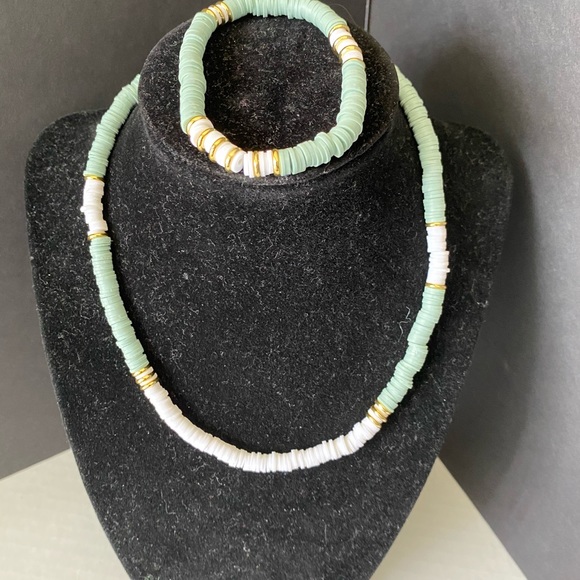 Necklace and bracelet set - Picture 4 of 8